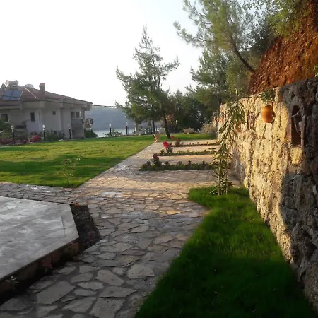 Pembe Köşk Apart Apart Otel *