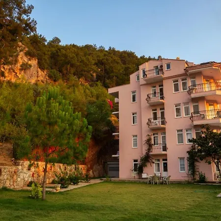 Pembe Köşk Apart Apart Otel *